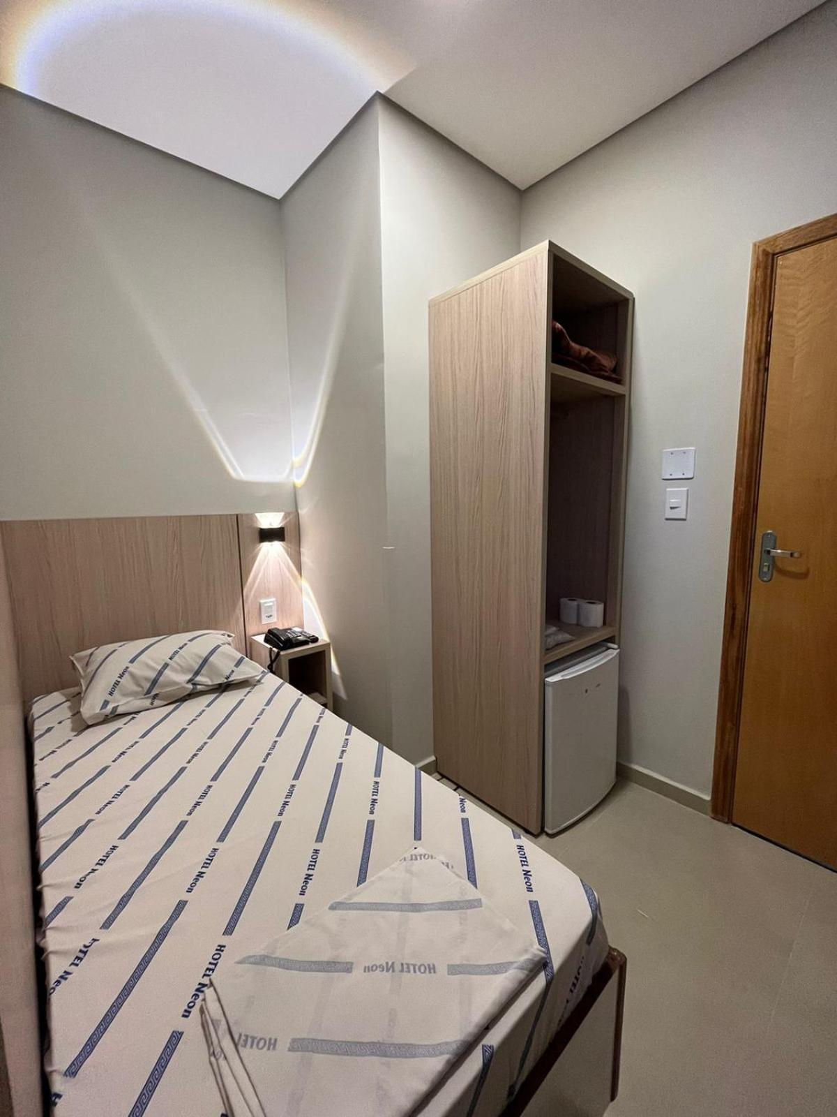 Hotel Neon - Proximo A 25 De Marco, Bom Retiro E Bras, A 2Min Do Mirante Sampa Sky E Pista De Skate Anhangabau ساو باولو المظهر الخارجي الصورة