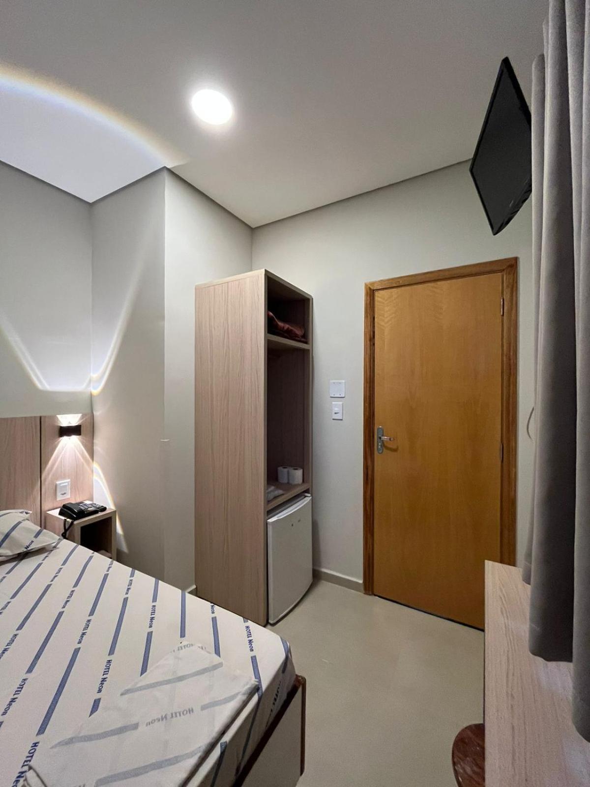 Hotel Neon - Proximo A 25 De Marco, Bom Retiro E Bras, A 2Min Do Mirante Sampa Sky E Pista De Skate Anhangabau ساو باولو المظهر الخارجي الصورة